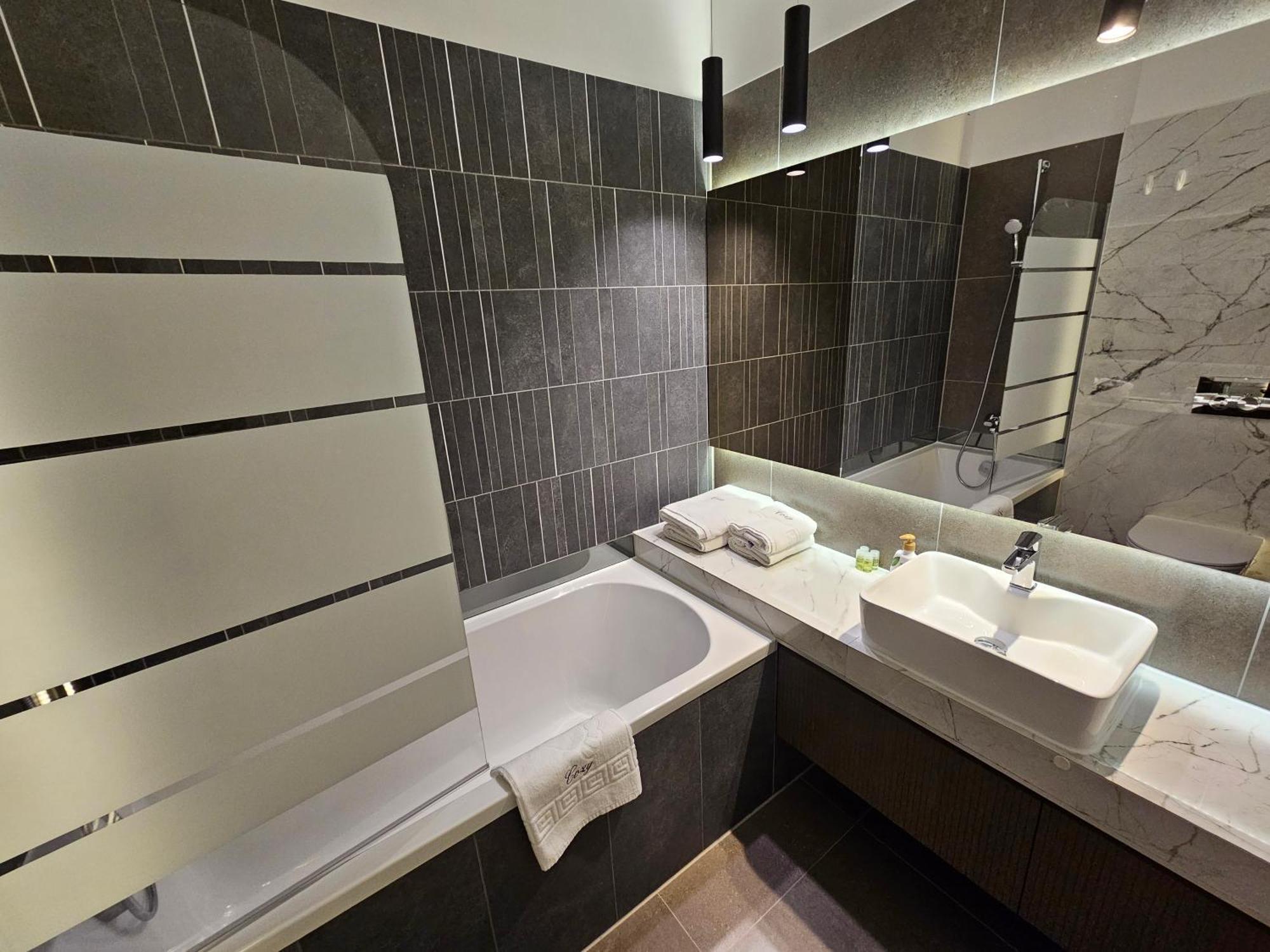 Urban Luxury Flats - Cozy Apartments At Coresi Mall #Brasov Exterior photo